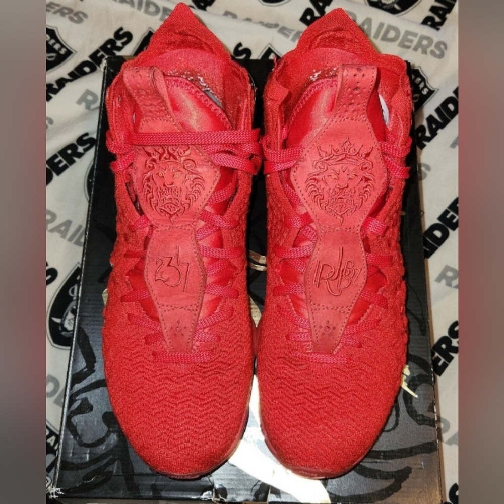 Lebron 17 Red Carpet